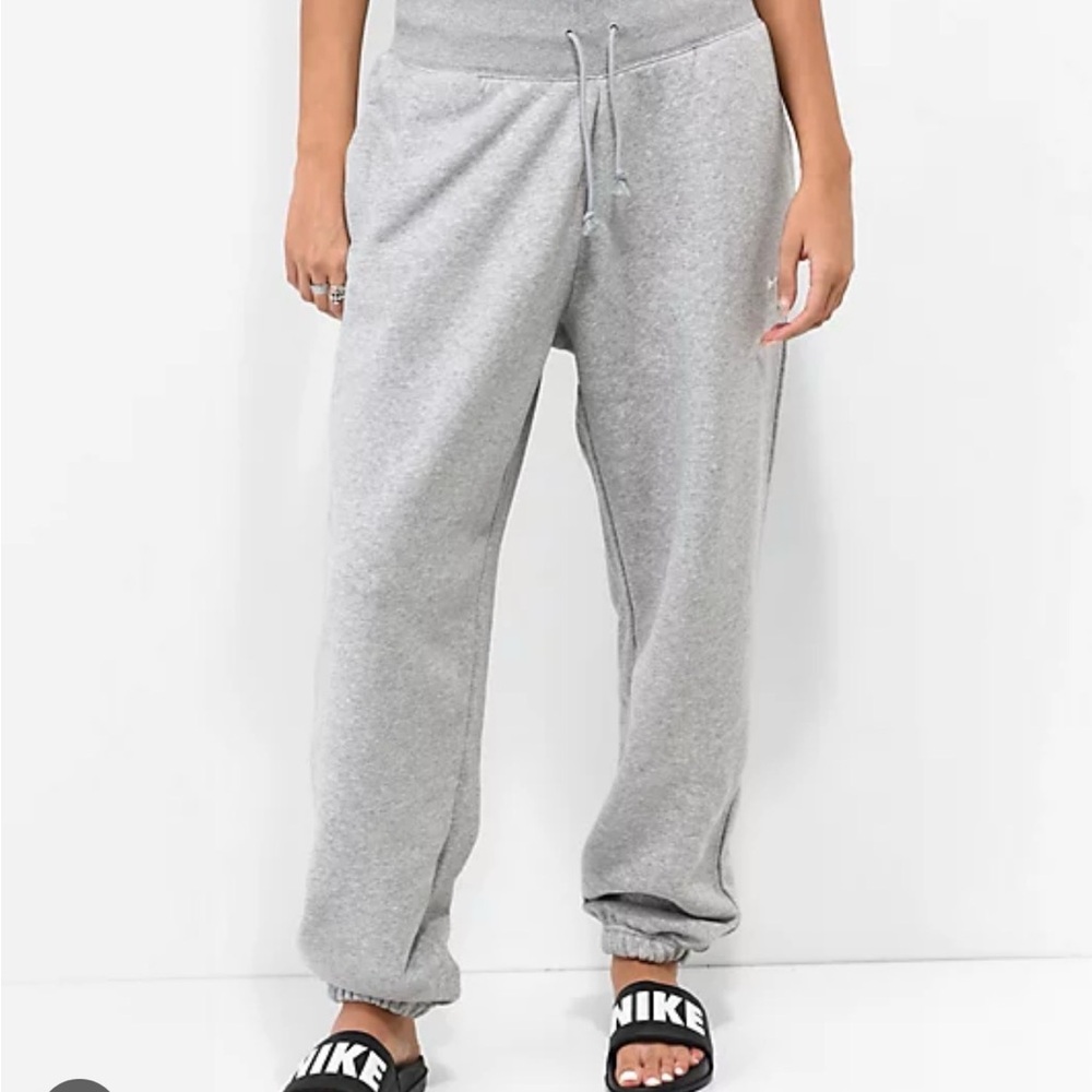 Nike women’s Grey Fleece sweatpants